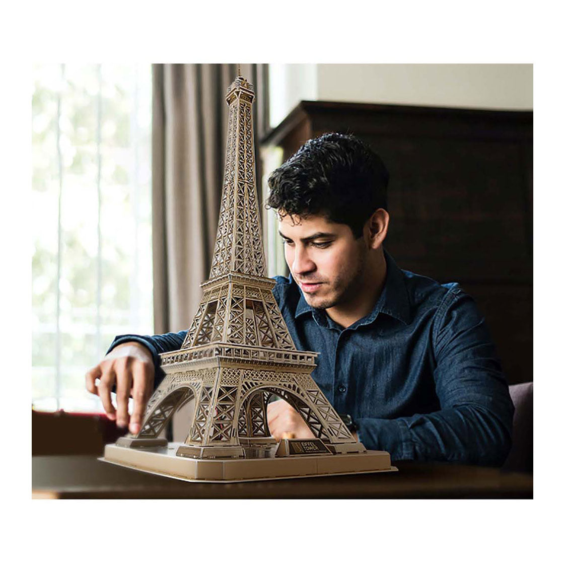 Torre Eiffel de rompecabezas 3D de diversión cúbica con iluminación LED