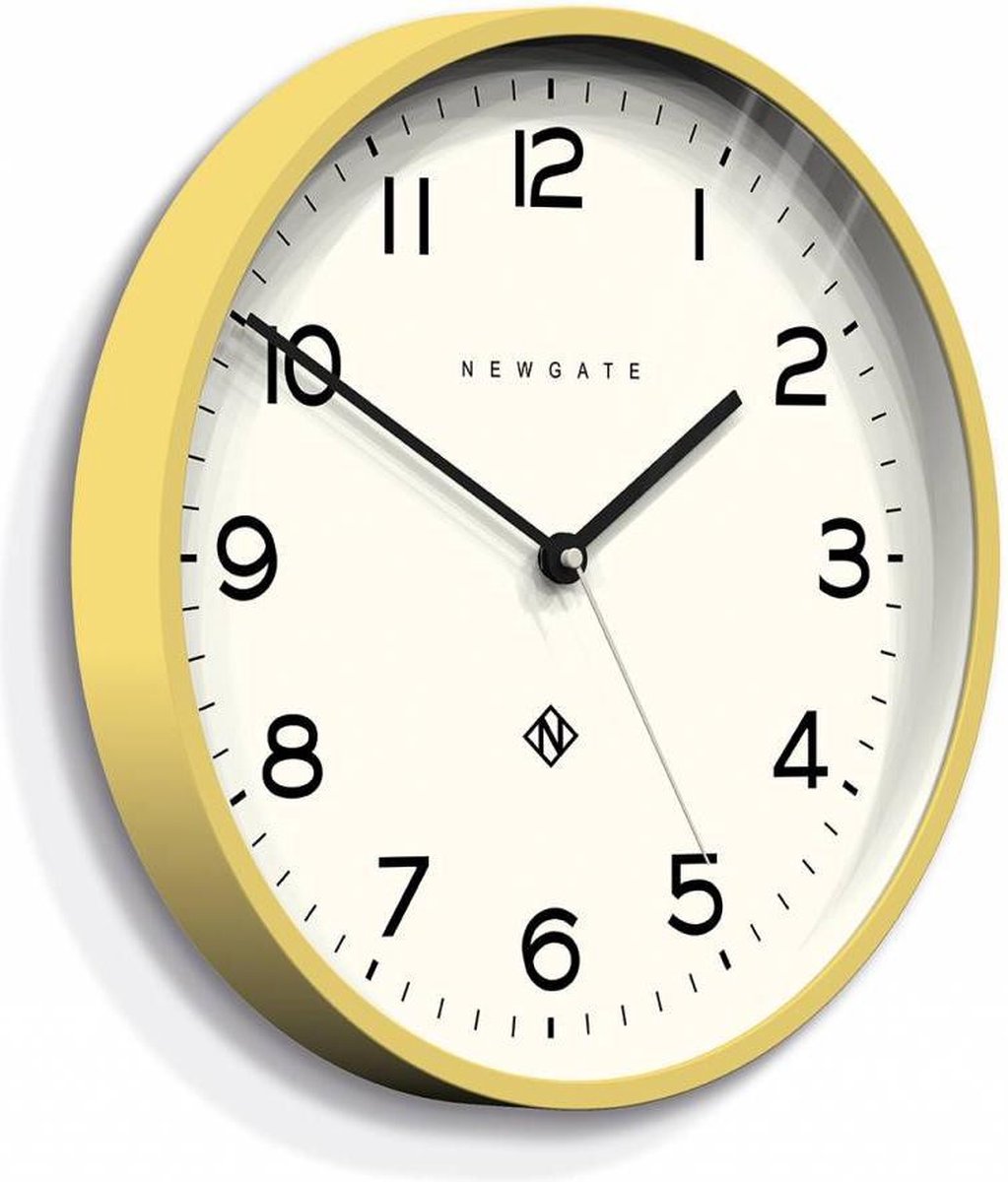 Reloj de pared Newgate número tres eco amarillo