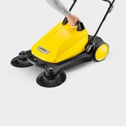 Kärcher s 4 twin handveegmachine - werkbreedte 68 cm - reservoir 20 liter - zijborstel 2 stuks