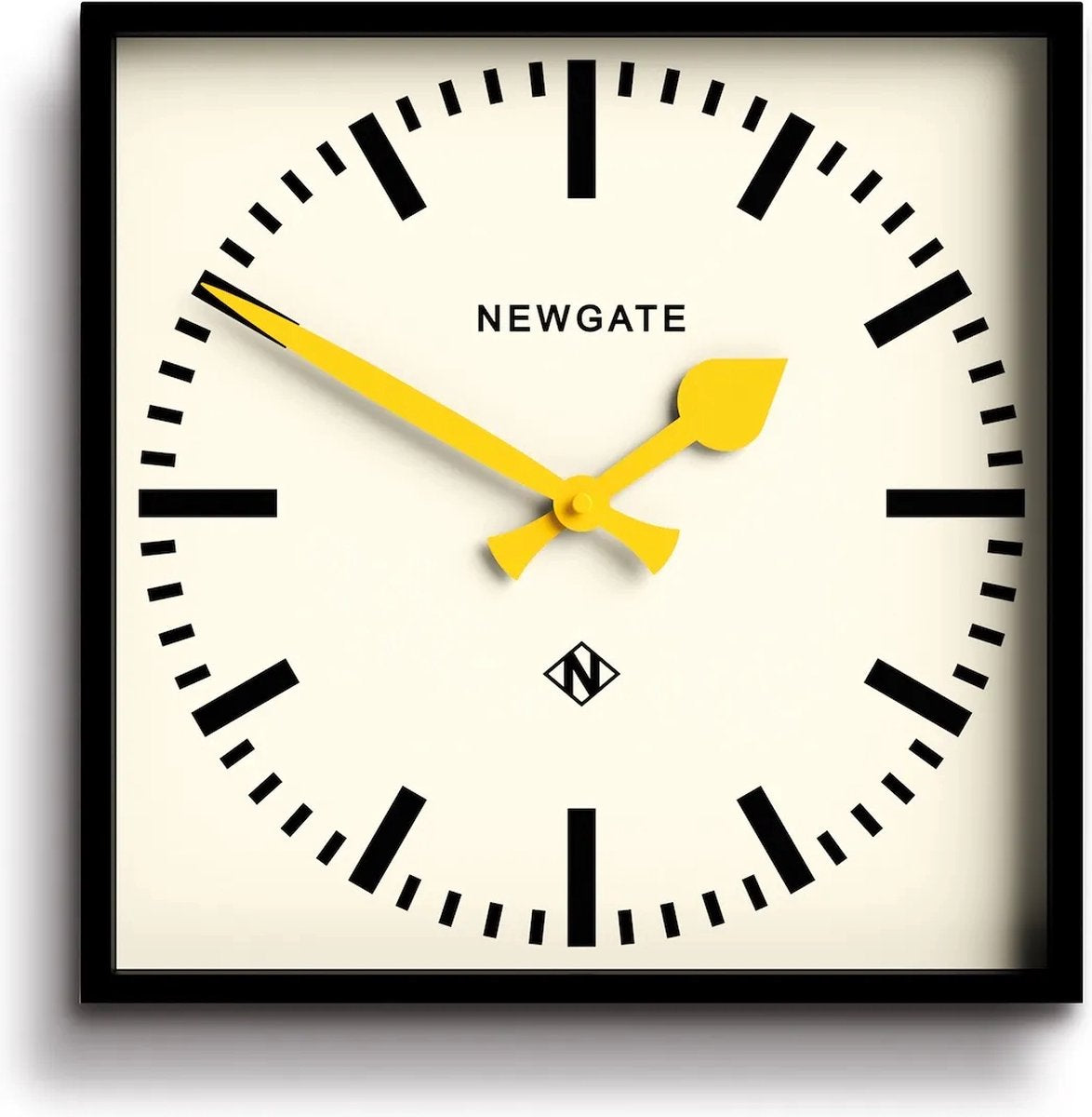 Reloj de pared Newgate número cinco amarillo 33cm
