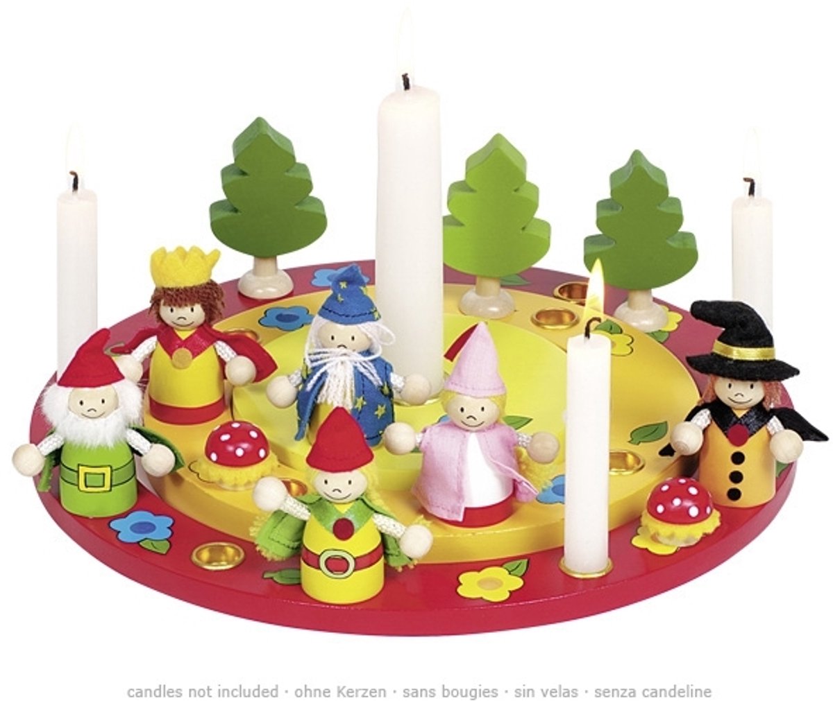 Corona de cumpleaños de Goki con set de figuras.
