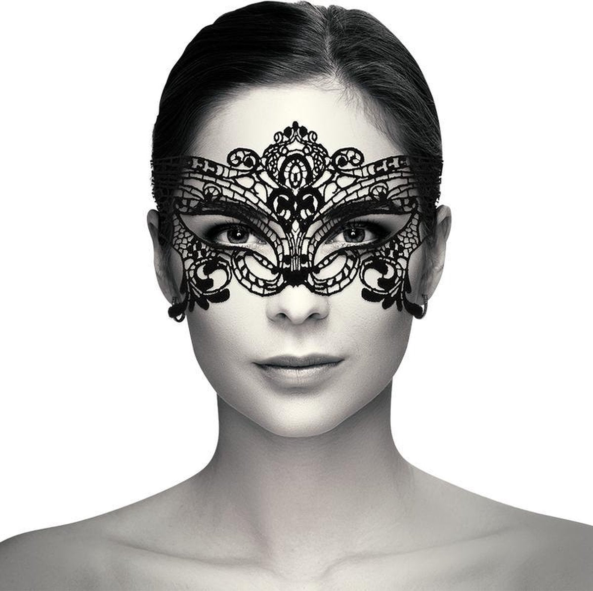 Desiderio coquette chic: maschera di pizzo nera