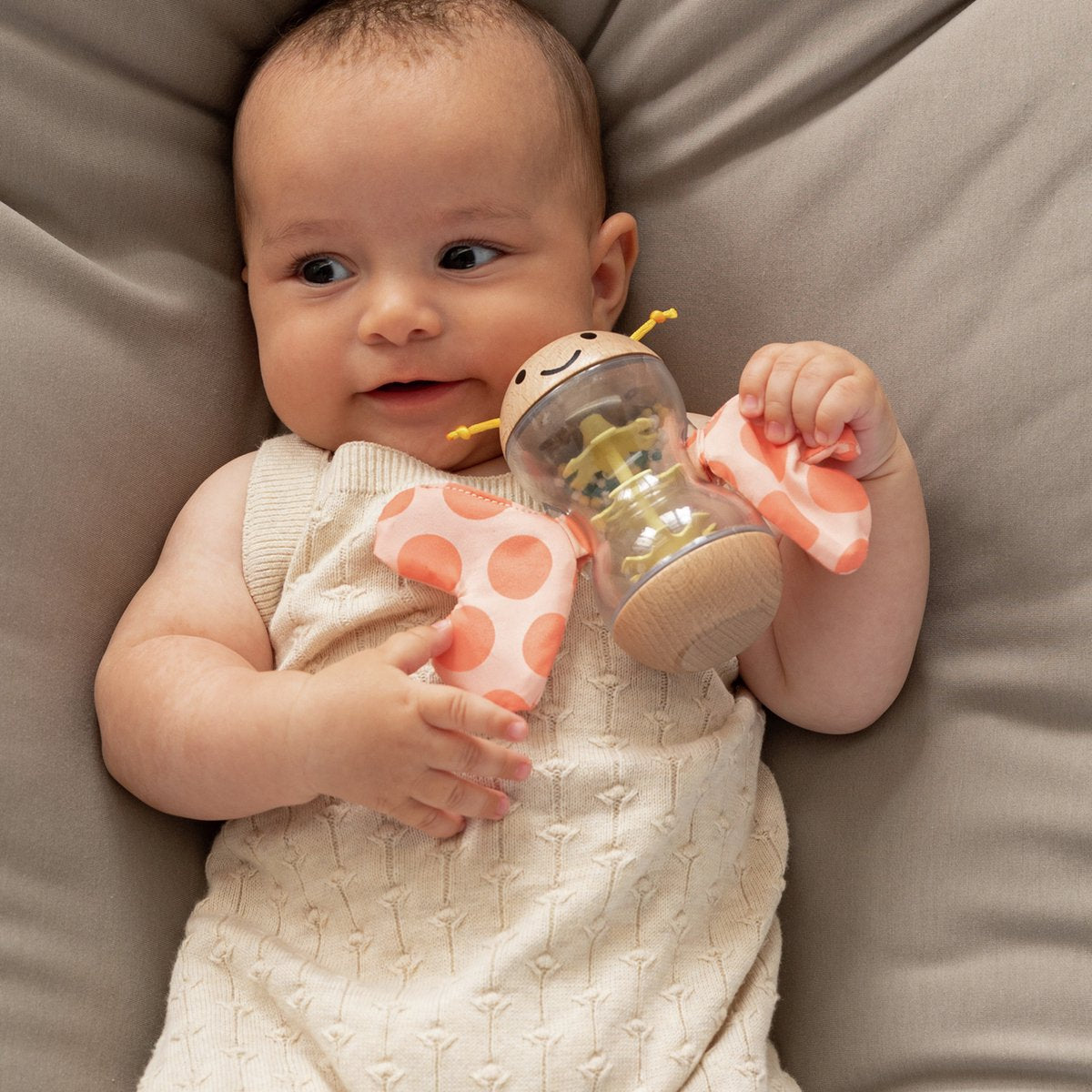 Hape Rainmaker Butterfly Rosalie - sonaglio e generatore di pioggia da 0 mesi