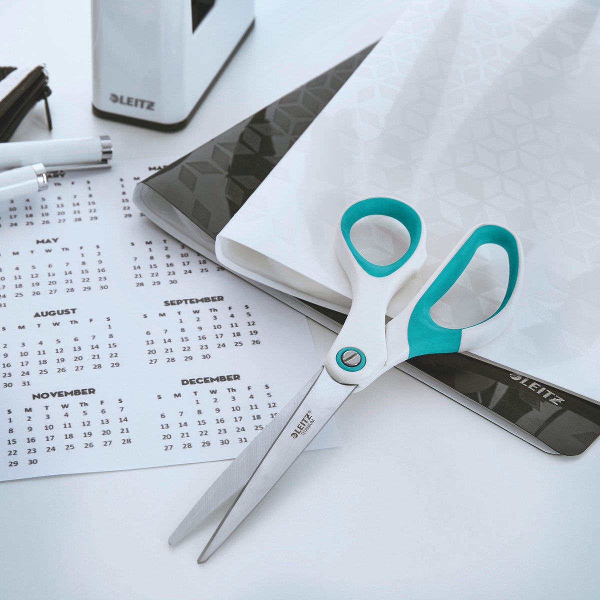 Leitz wow titanium roestvrijstalen schaar - ijsblauw