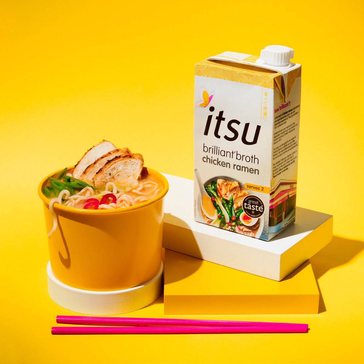Itsu caldo brillante ramen de pollo 6 x 500ml