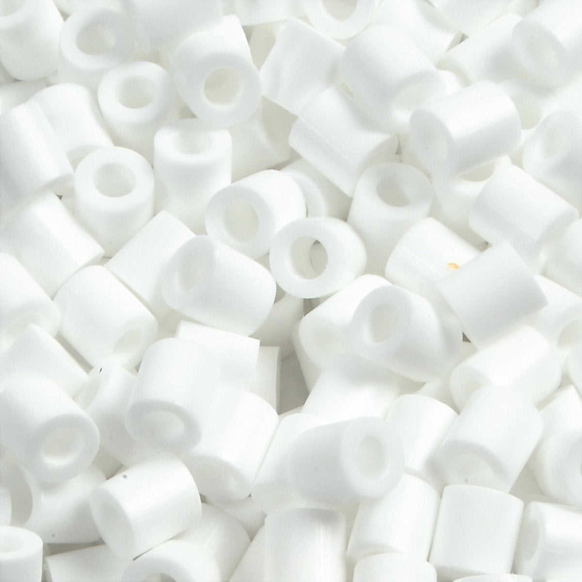 Cuentas para planchar Nabbi, medidas 5x5 mm, medida de agujero 2,5 mm, medianas, blanco (32221), 6000 piezas 1 caja