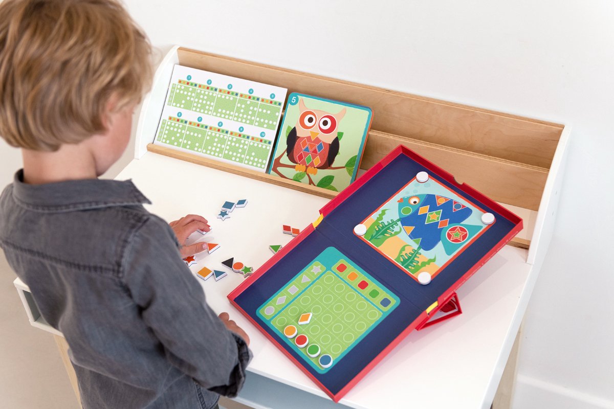 Gioco magnetico da grattare - colori e forme - 25,5x38x2cm - con 20 sfide e 4 temi - 4 anni