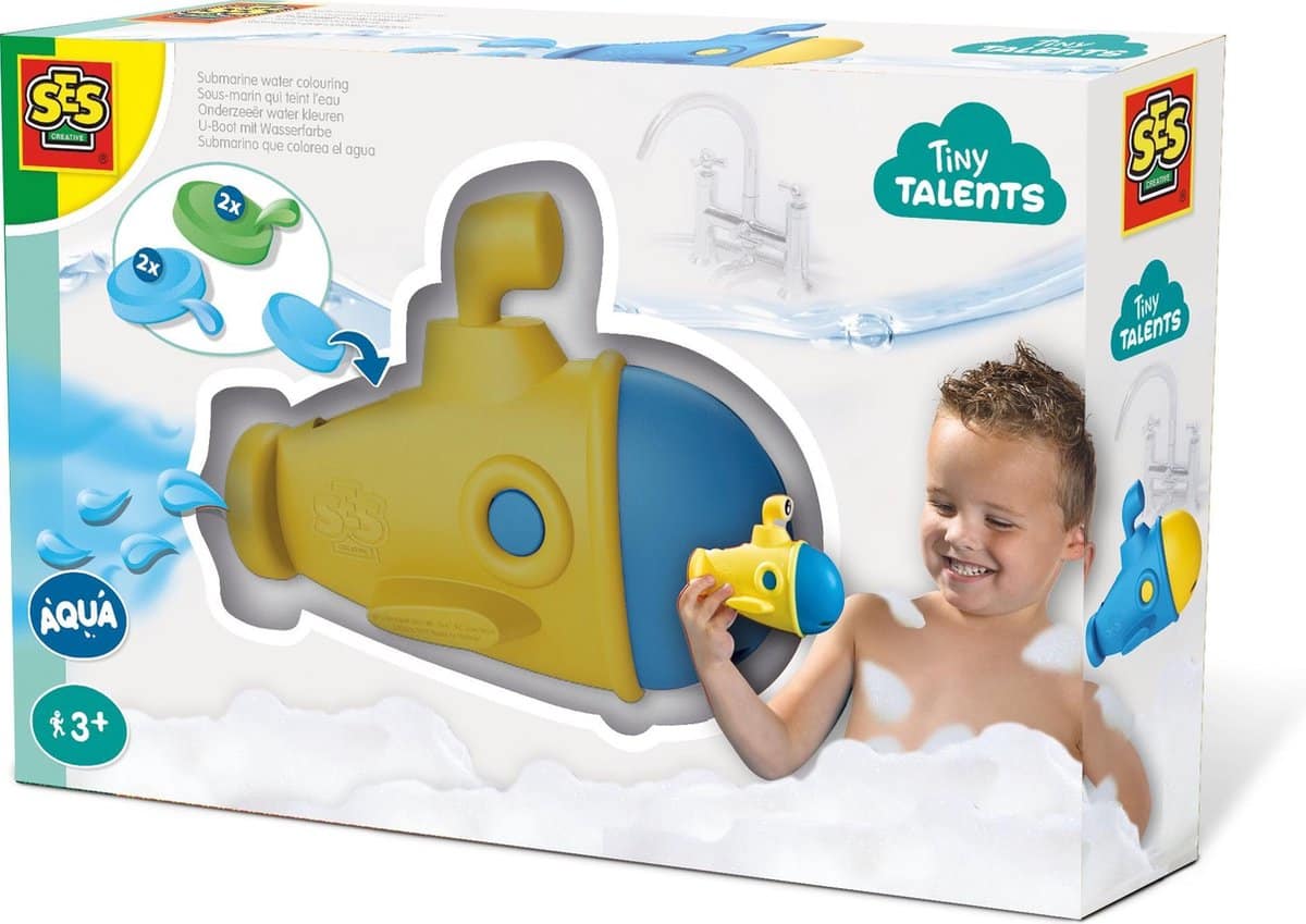 Ses talento pequeño color de agua con un submarino