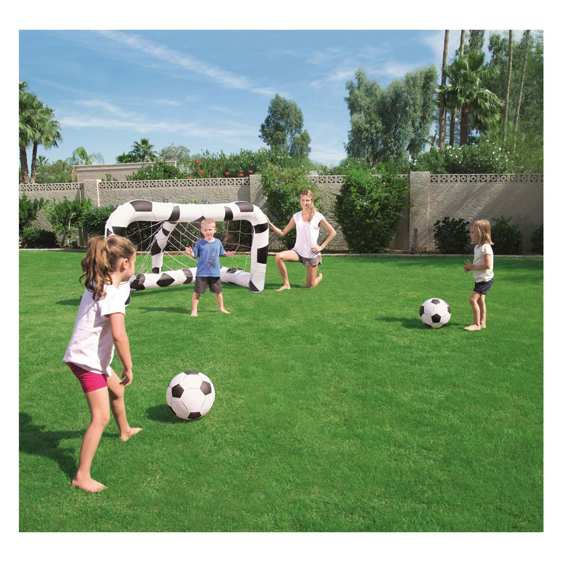Bestway PlayCenter infla el gol de fútbol con 2 pelotas