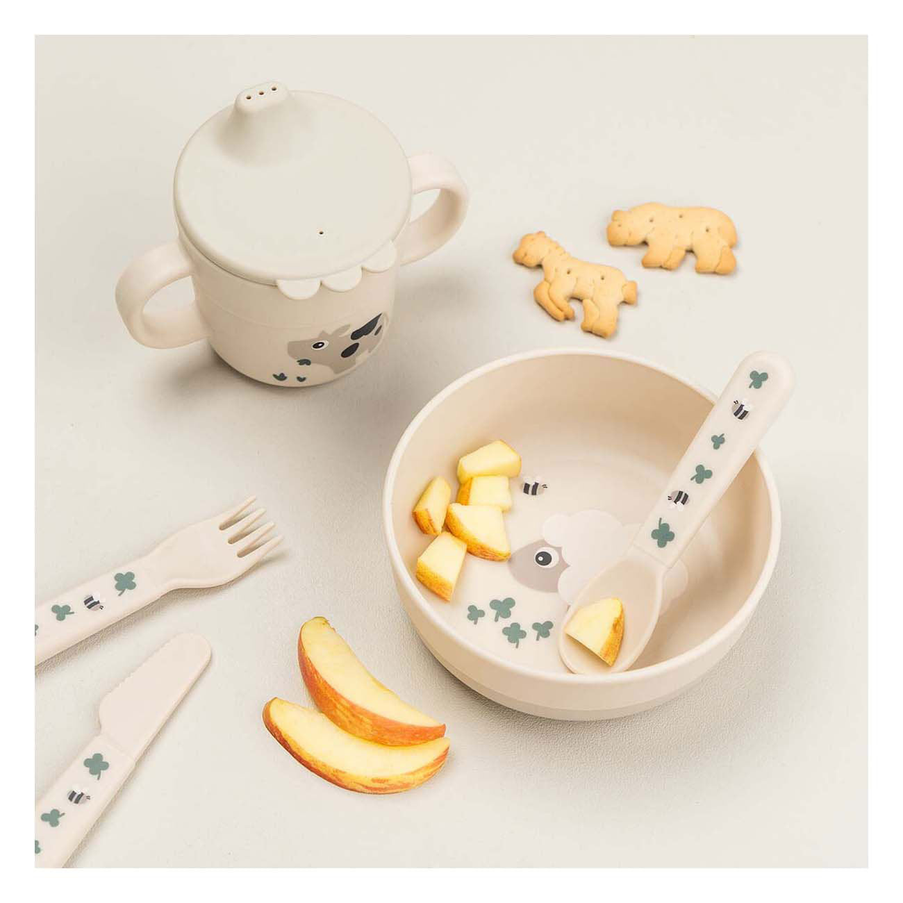 Hecho por escala de alimentación de ciervos beige de granja pequeña