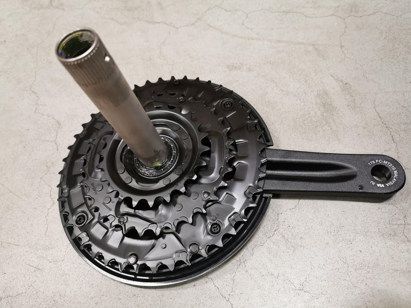 Shimano Cranket Altus MT2103 44-32-22 9V 175 mm negro