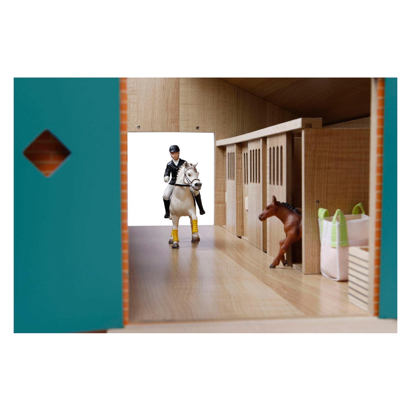 Kids Globe Globe Horse Estable con 7 cajas, 1:24