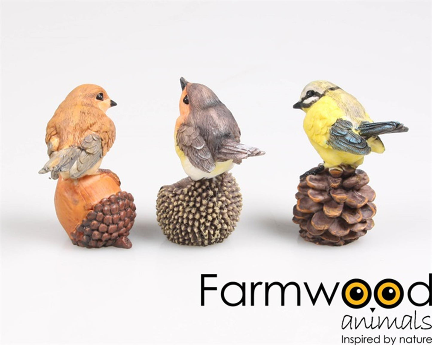 Estatua de jardín animales Farmwood pájaro sobre nuez 5x3x6 cm
