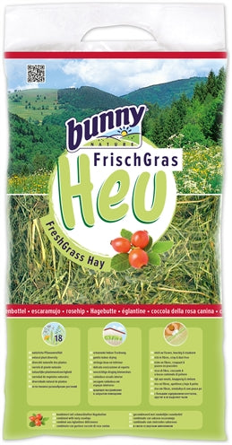 Naturaleza de conejito heno de hierba fresca con agujero de rosa