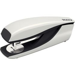 Grapadora Leitz 5502 gris claro 30 hojas 100 grapas