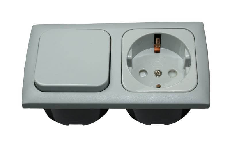 Interruptor combinado C-line y enchufe de pared con marco opalino 2x gris - empaquetado