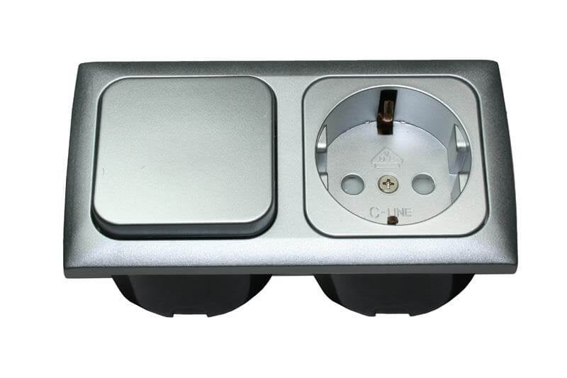 C-line combinatie schakelaar en wandcontactdoos met opal afdekraam 2 voudig zilver