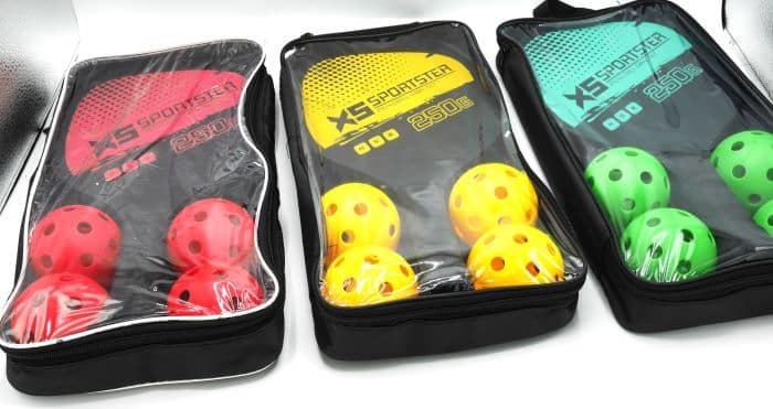 Jonotoys Set da tennis in legno con 4 palline disponibili in 3 colori