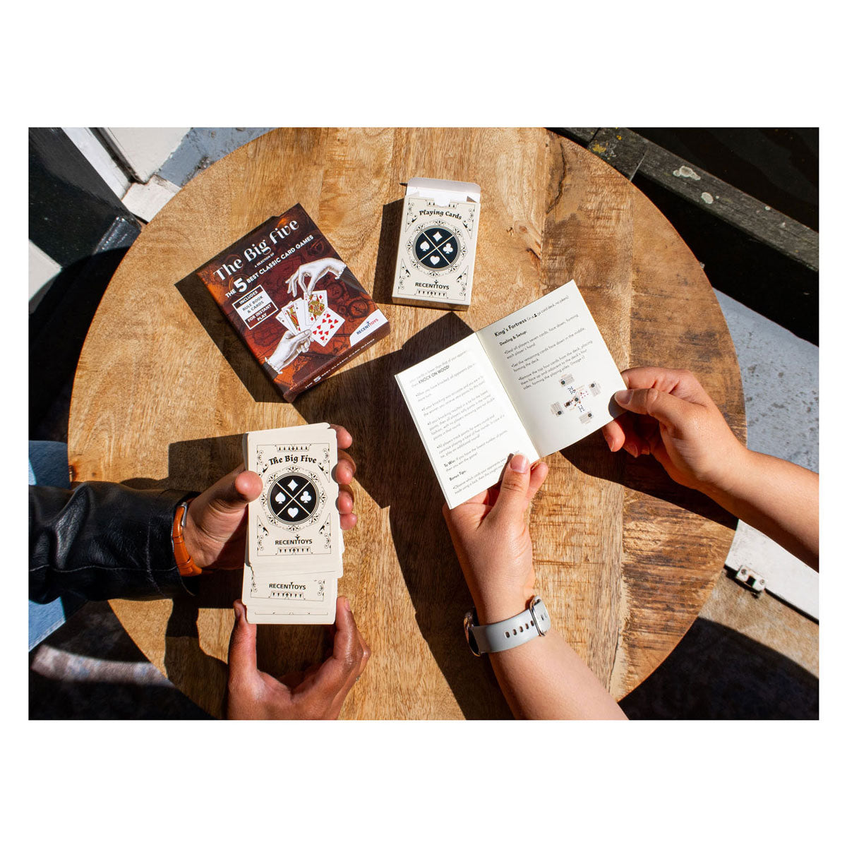Juguetes recientes el gran juego de cinco cartas.