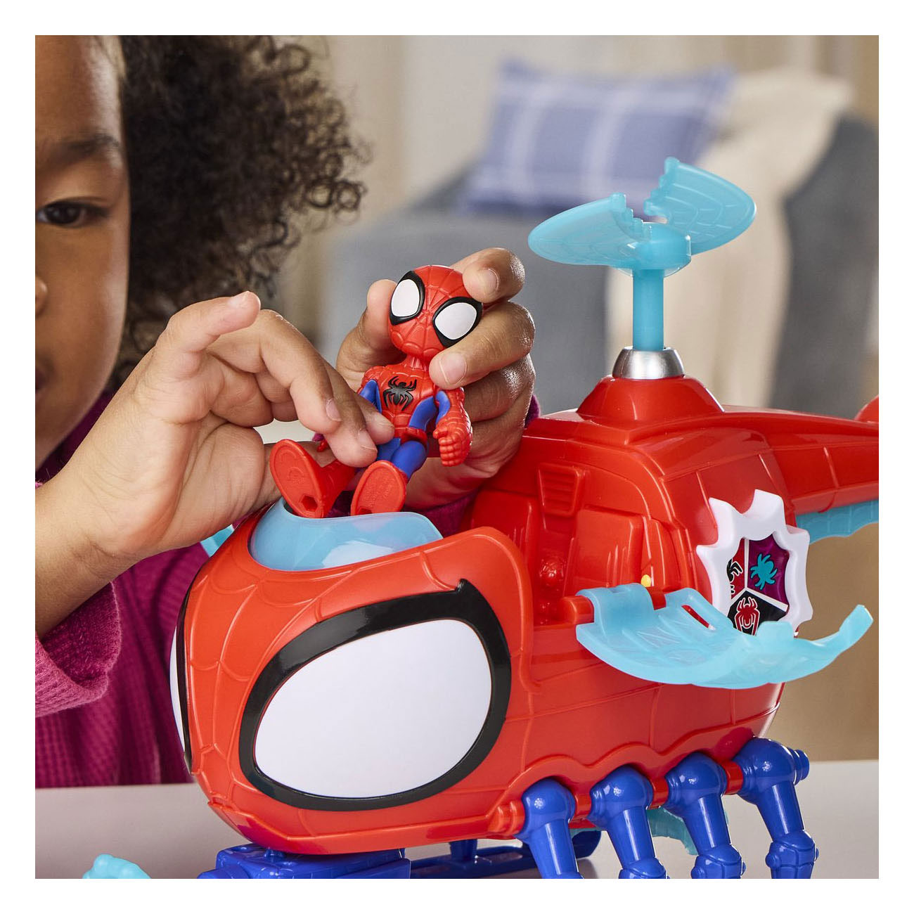 Elicottero Spidey giocattolo Hasbro con action figure e accessori.