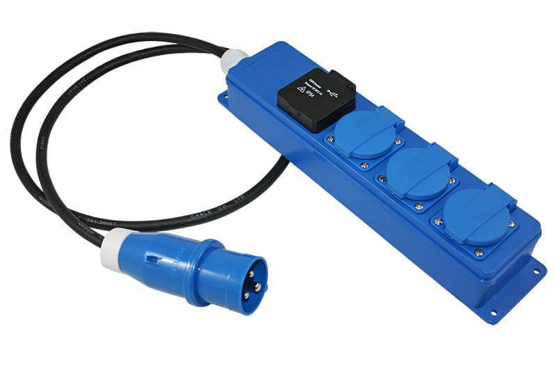 Quatro unit cee 3 weg schuko stekkerdoos en usb met 1.5 meter kabel en cee stekker