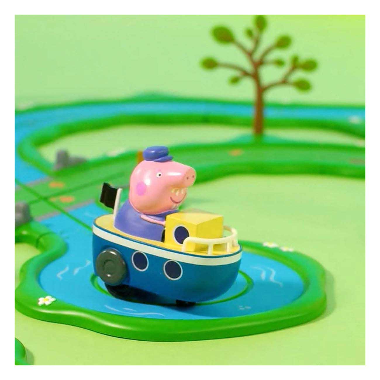 Spectron Peppa Pig sfreccia in giro, dondolando lungo il set di stivali
