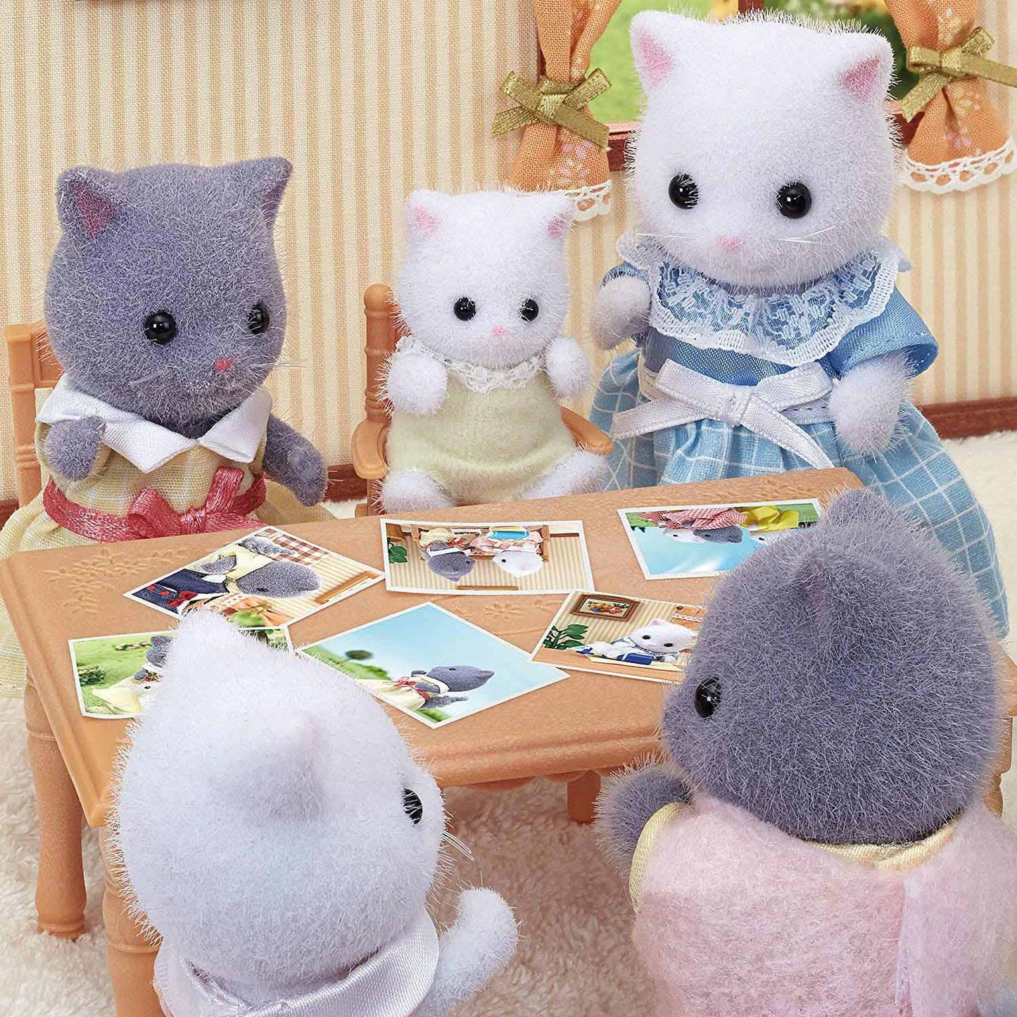 Familias de Sylvania 5456 Baby Persian Cat
