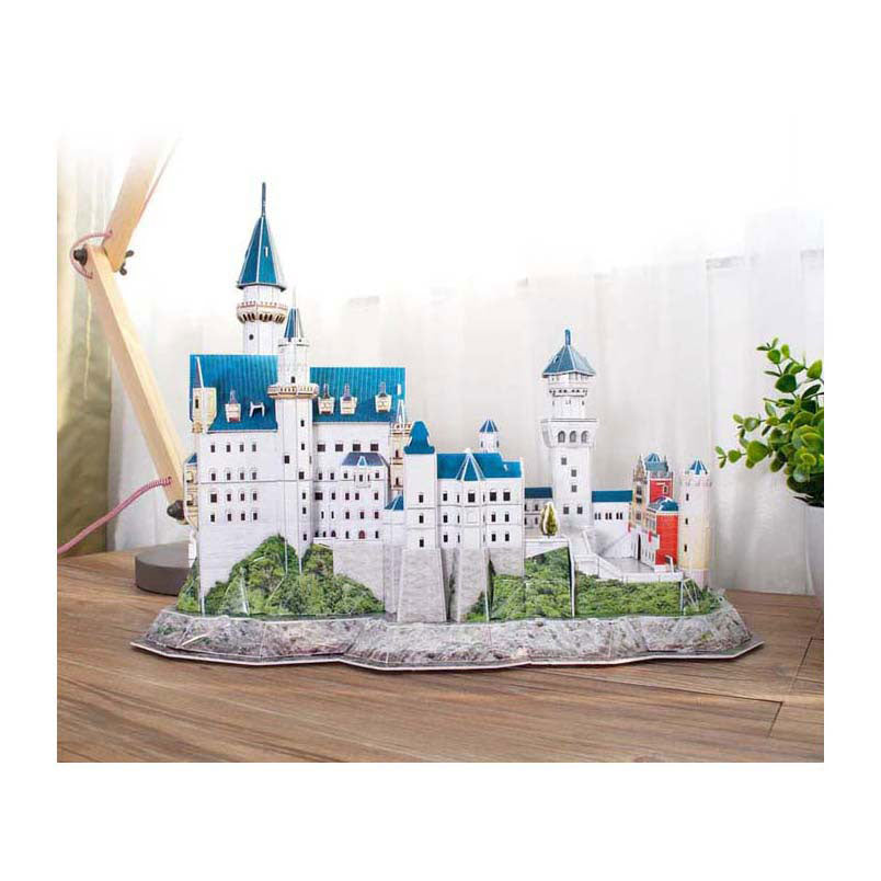 Kit de construcción de rompecabezas 3D Revell Castillo de Neuschwanstein - 121 piezas.