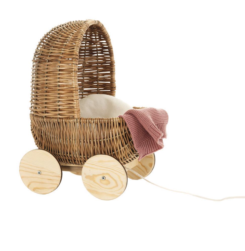 Egmont poppenwagen riet. 28x23x37 cm. 3+