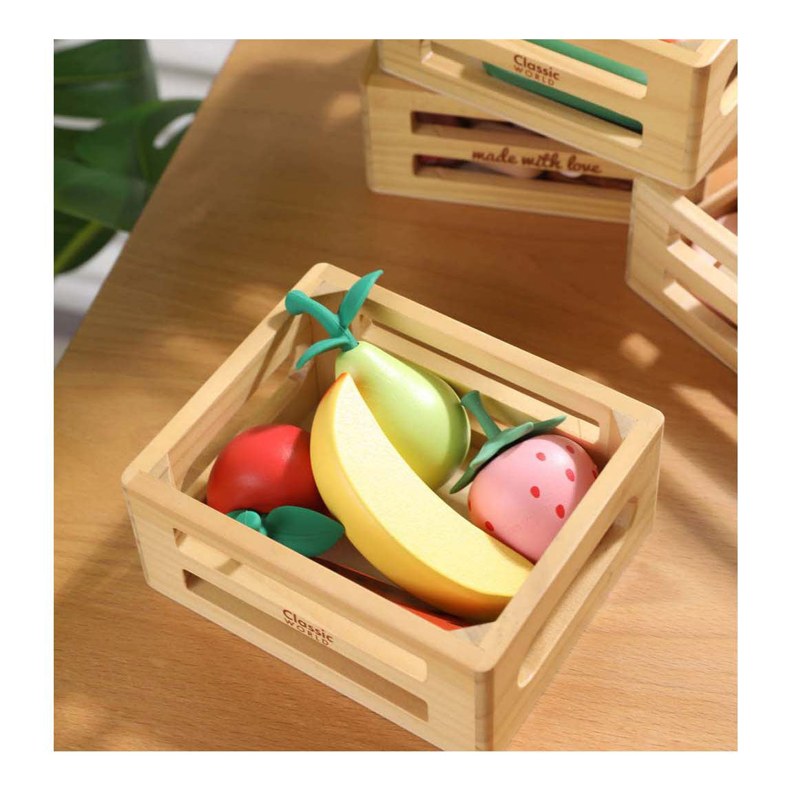 Cassetta di legno del mondo classico con frutta