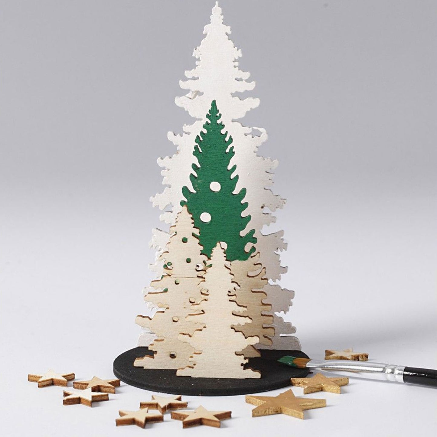Haz y decora tus árboles de Navidad de madera
