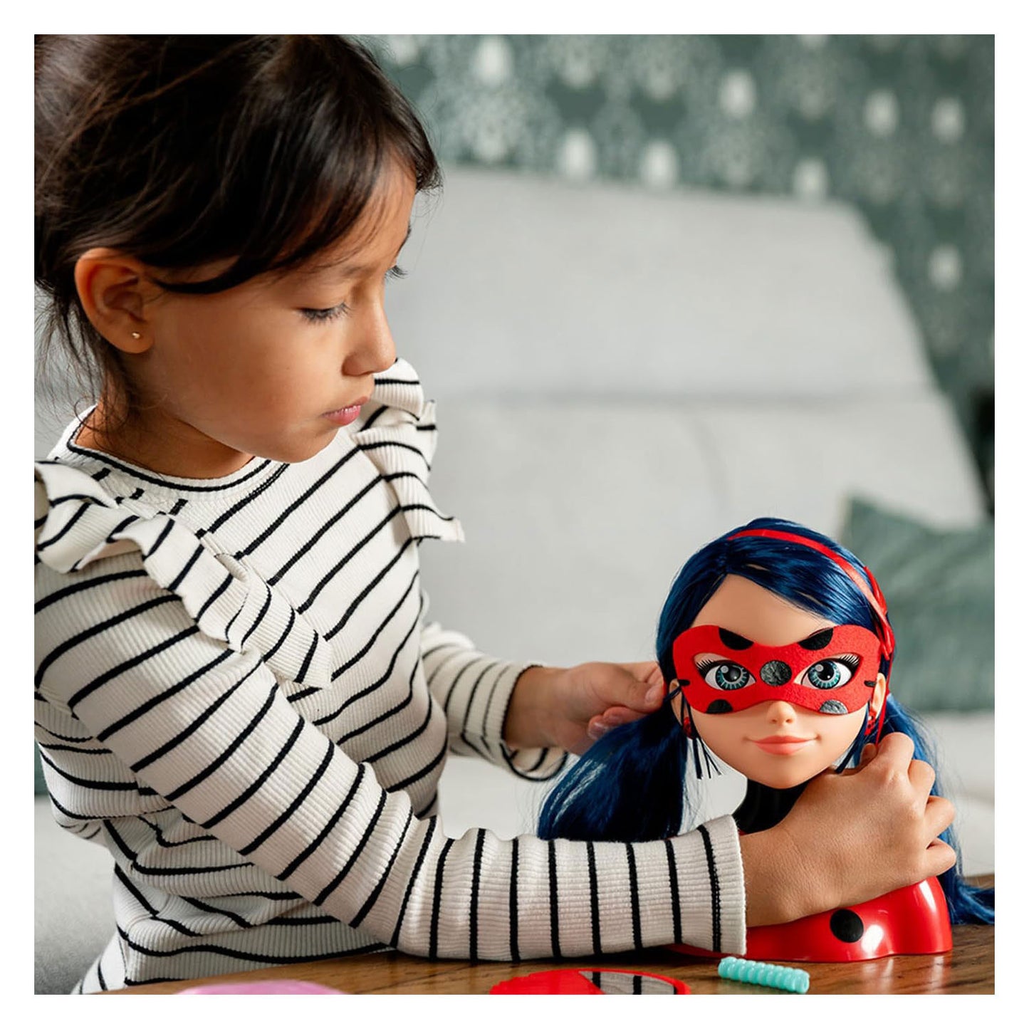 Bandai - miraculous ladybug - miraculous deluxe styling head 21cm - ladybug styling head + 30 accessories, clips, ribbons, jewelry - miraculous officially licensed - children's toys 4 years and + - p50247