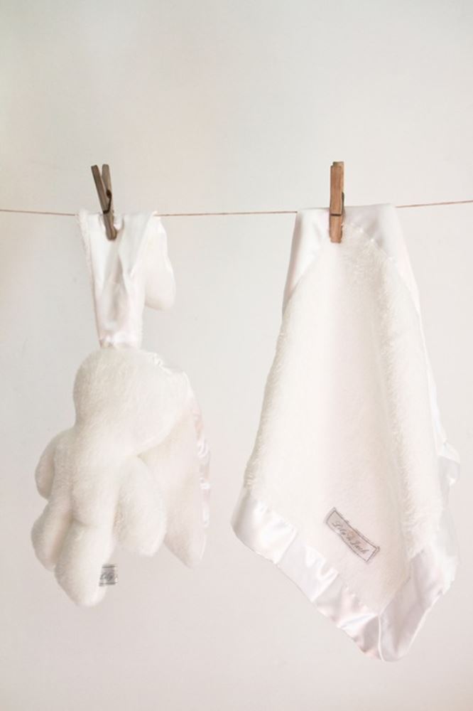 Acurrucarse conejito blanco con orejas blancas. 26cm