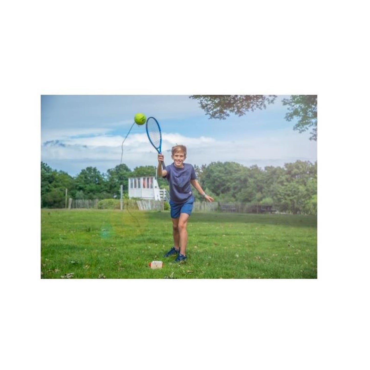 Bola de raqueta con entrenador de tenis en azadas de Angel Sports