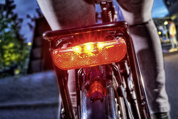 Trelock Carriage Light LS613 Duo Flat 50 mm (paquete de montaje)