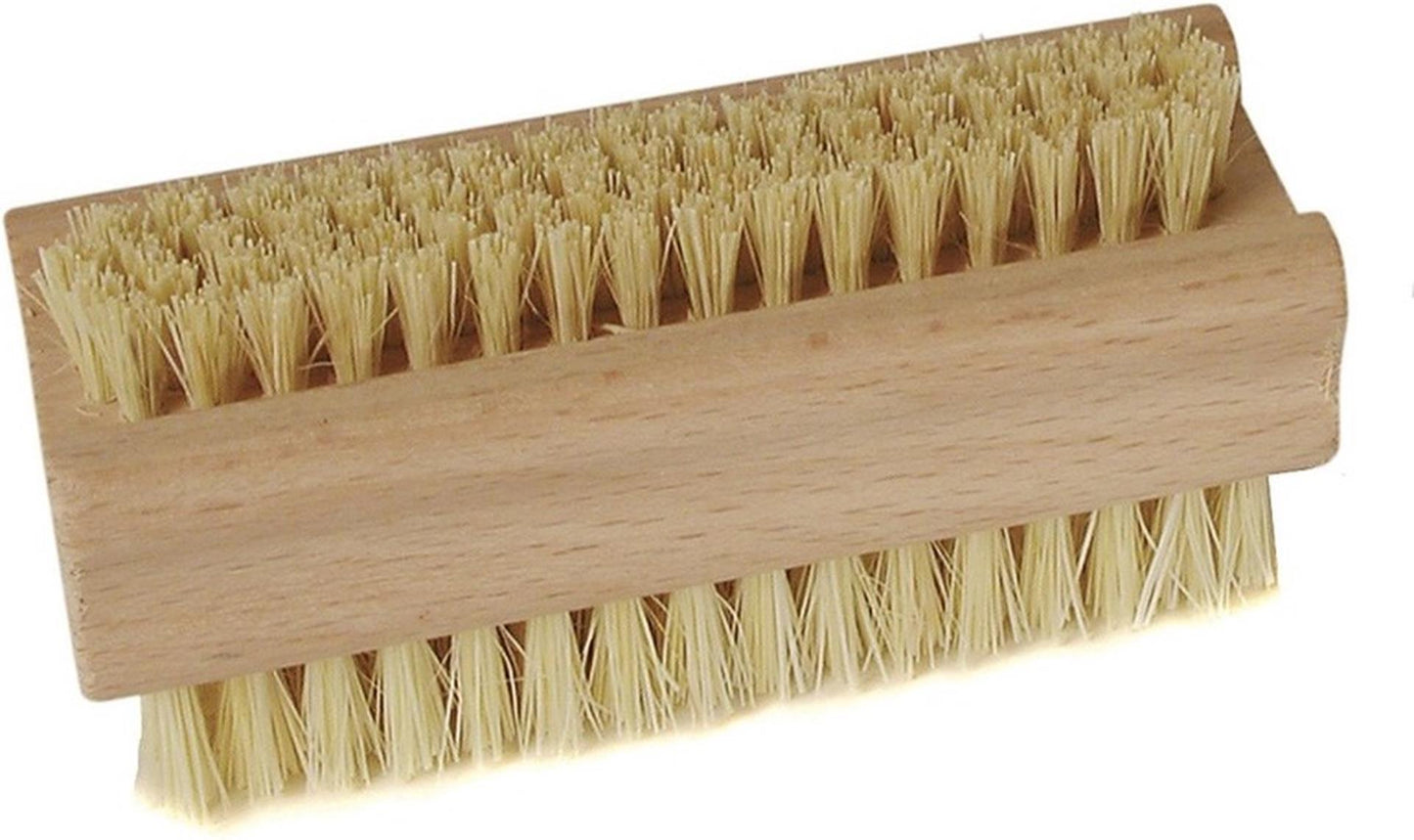 cepillo de uñas de madera