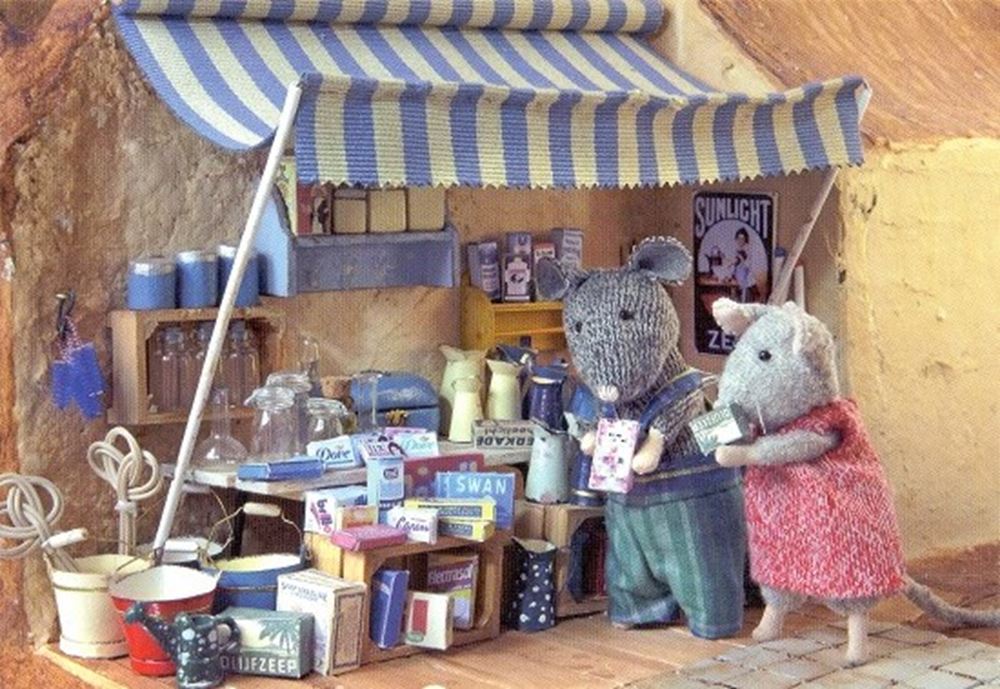 La bancarella del mercato delle cartoline della casa del topo