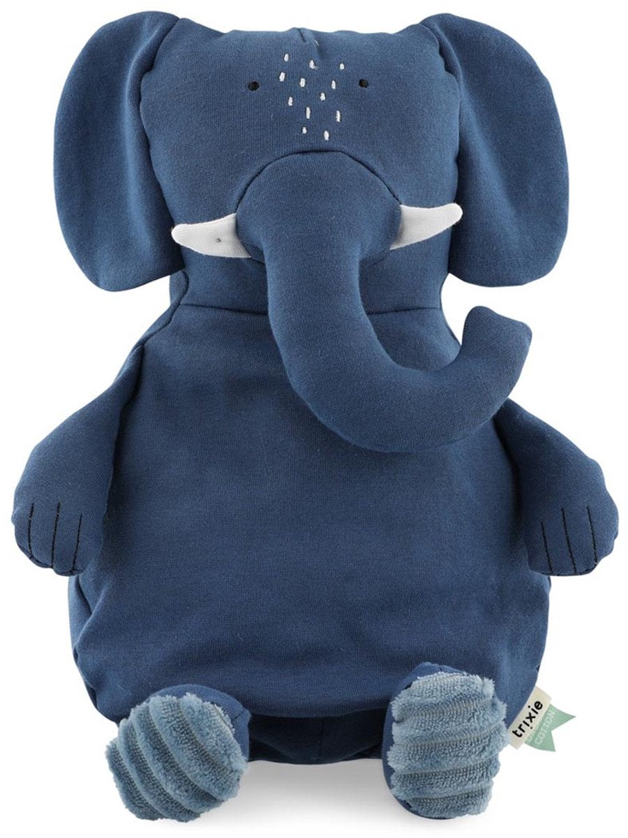 Trixie abraza una gran señora. elefante