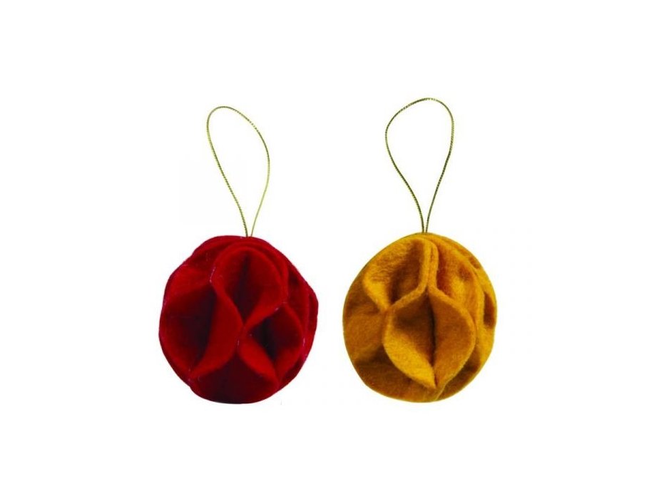 L'ornamento di Natale blu era rosso e giallo