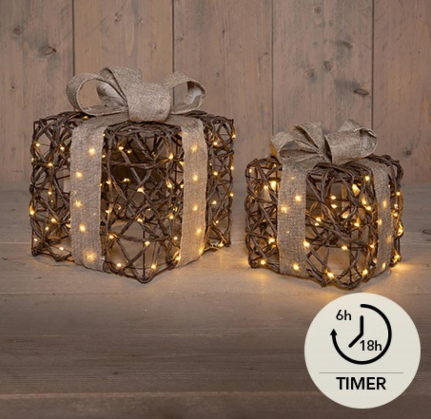 Collezione Anna's, scatole regalo illuminate, set da 2, 50 LED classici caldi, 15x15x17 cm, 20x20x23 cm, funzionano con batterie 3xaa con timer.