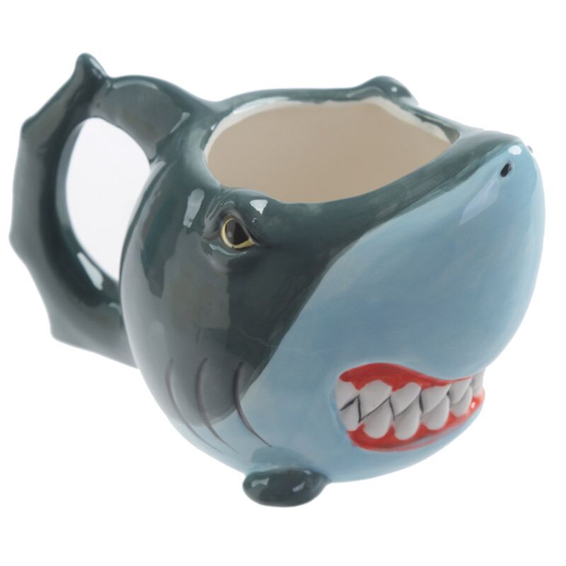 Tazza in ceramica a forma di squalo