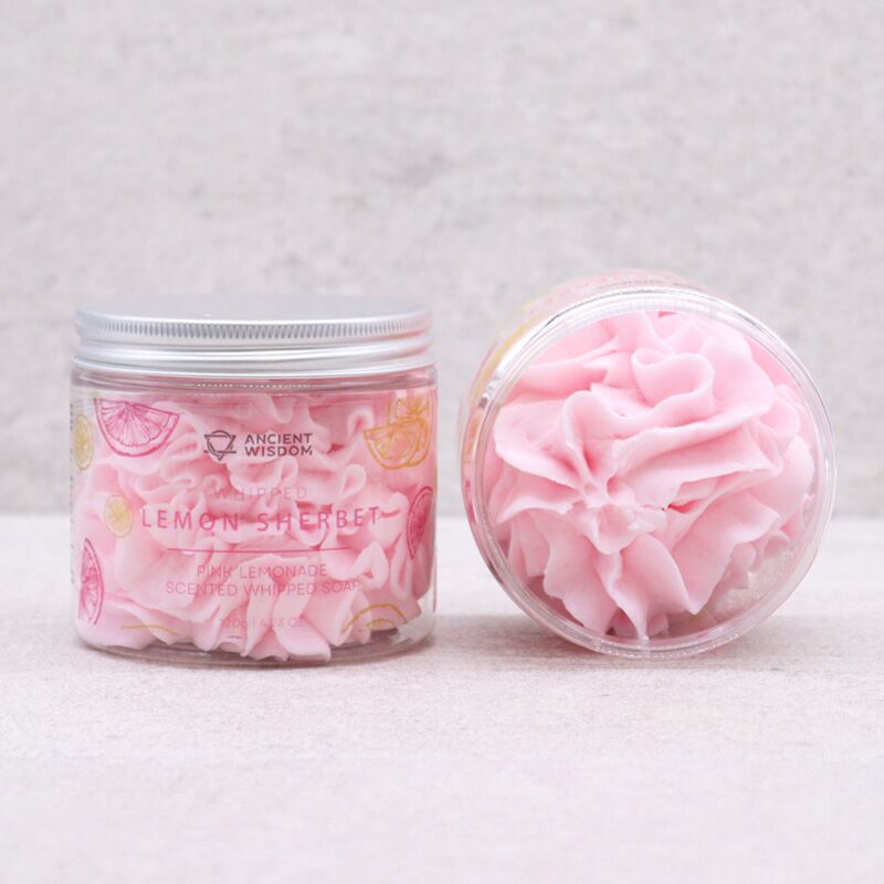 Pentola di sorbetto a limonata rosa con bodywash con sapone montato