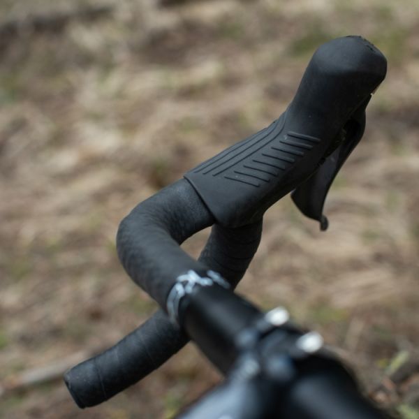 Verleller (izquierda) con palanca de freno 2 velocidades Shimano GRX ST-RX810 para frenos de disco