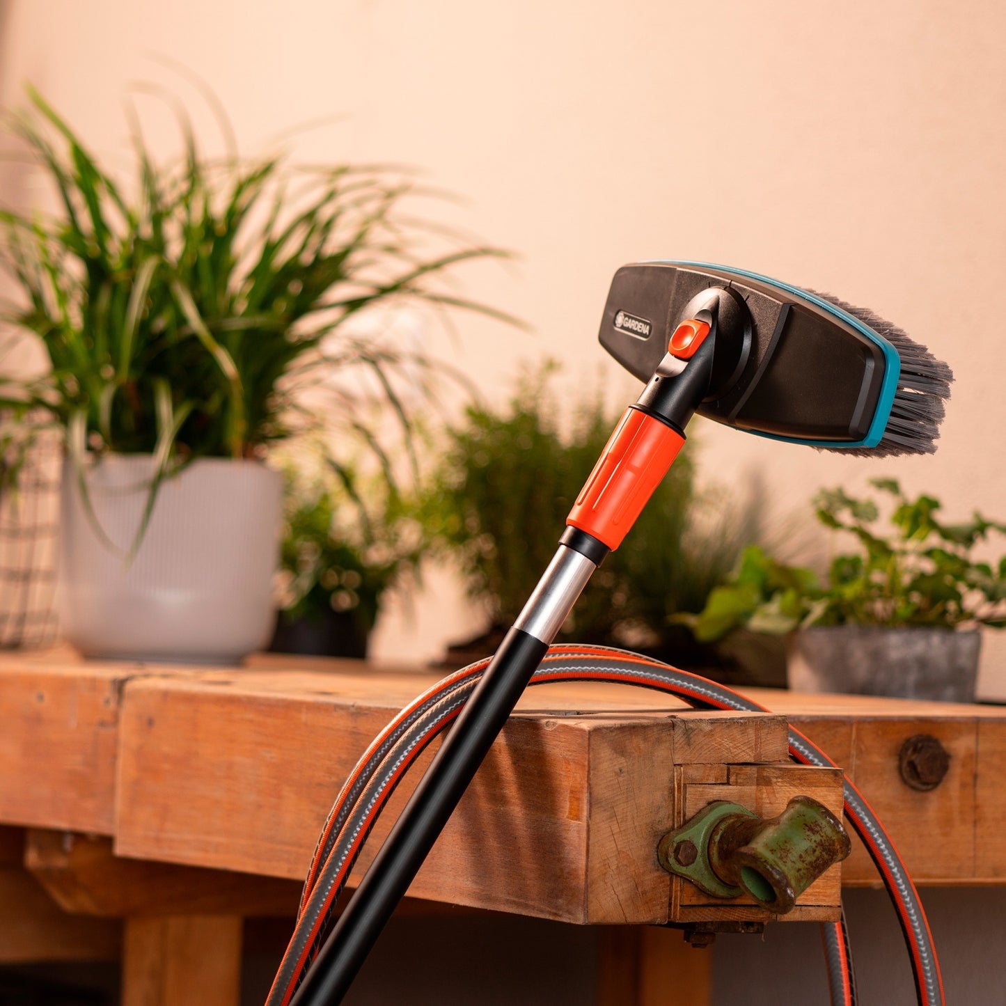 Acero Gardena CleanSystem con cepillo suave para más grande,