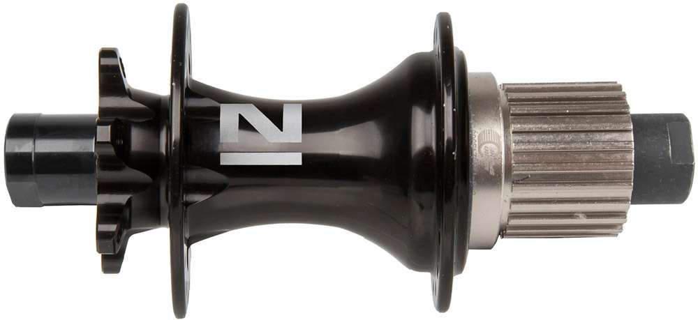 Novatec D462SB después del concentrador 12 mm 8-11 cassette 32 hoyos 148 mm negro