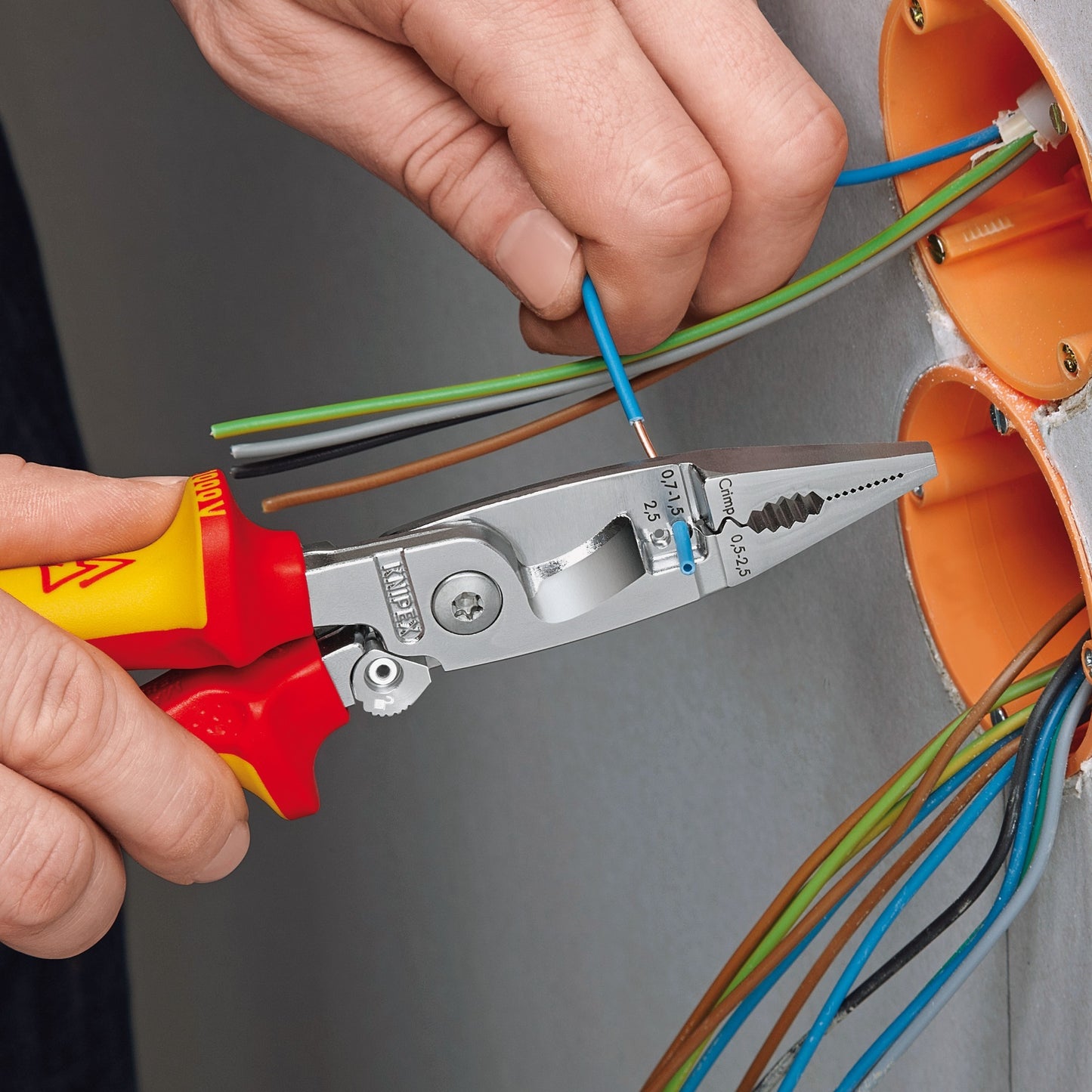 Knipex elektro installatietang 13 96 200 t (rood geel)
