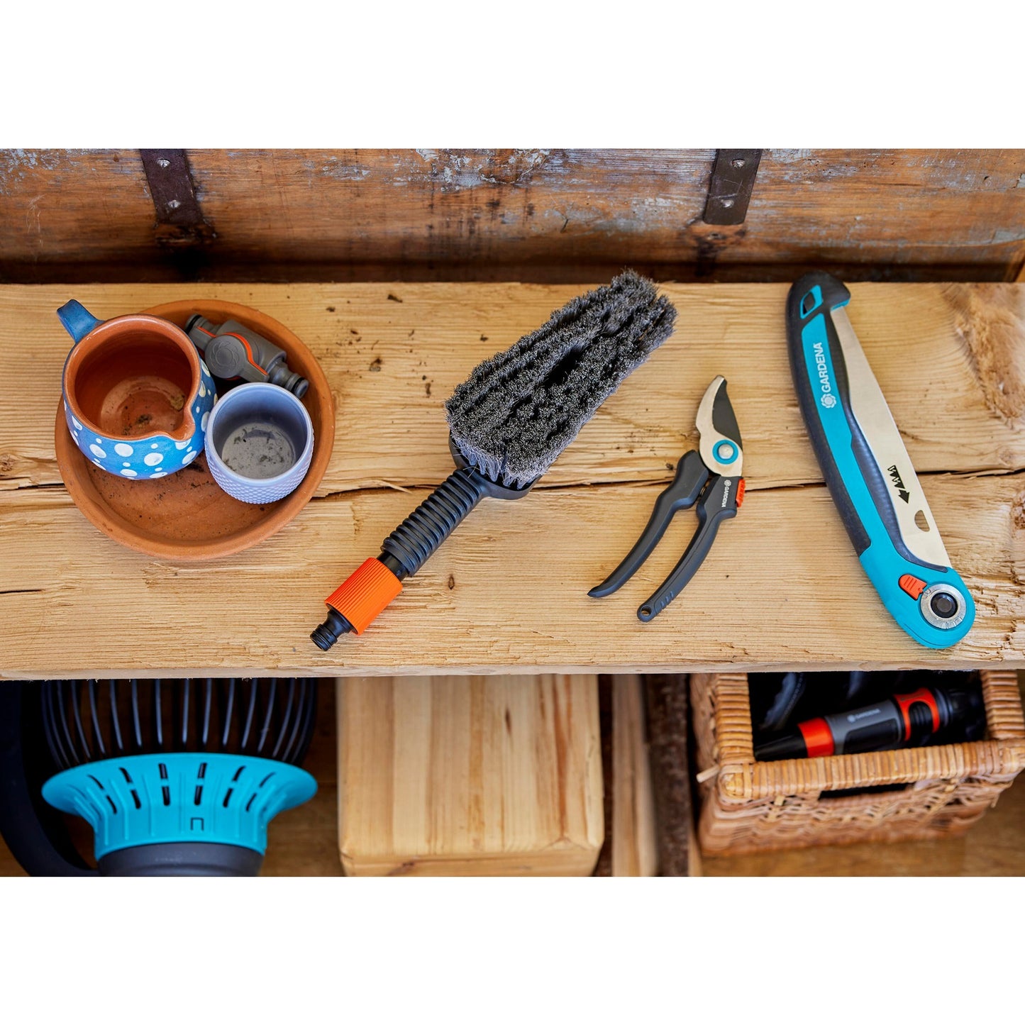 GardenA CleanSystem Handbrush M Soft, con conexión de manguera