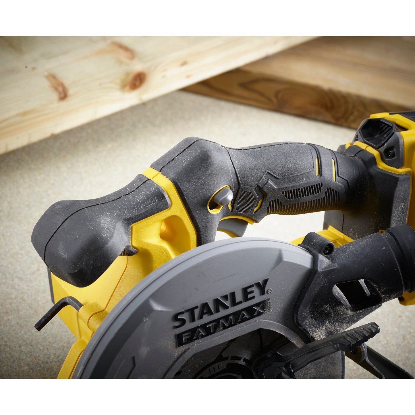 Stanley fatmax v20 18v handcirkelzaag (geel zwart, koffer, 2 accu's (2.0ah) en oplader (4a) inbegrepen)