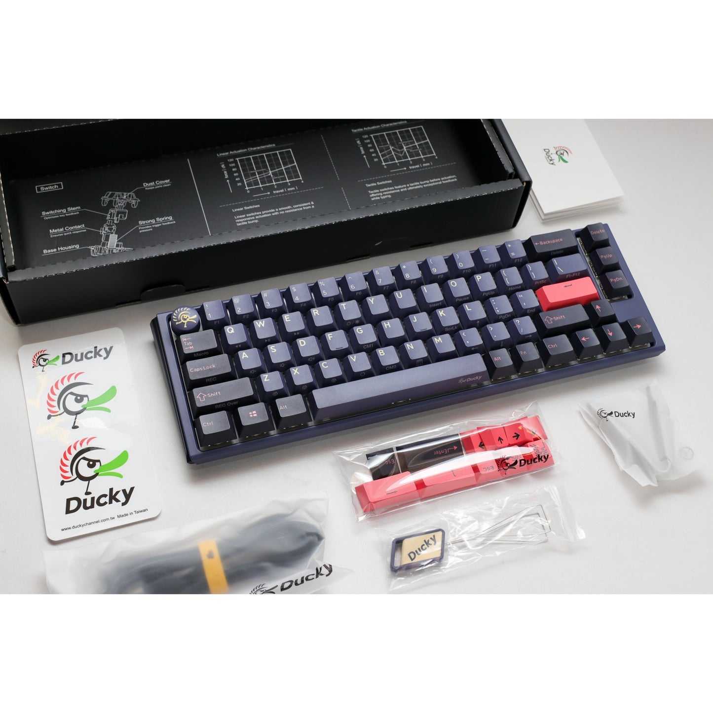 Ducky one 3 cosmic blue sf rgb mechanisch toetsenbord (donkerblauw, us lay-out (qwerty), cherry mx brown, 65%, rgb leds, double-shot pbt, hot-swappable, quack mechanics)