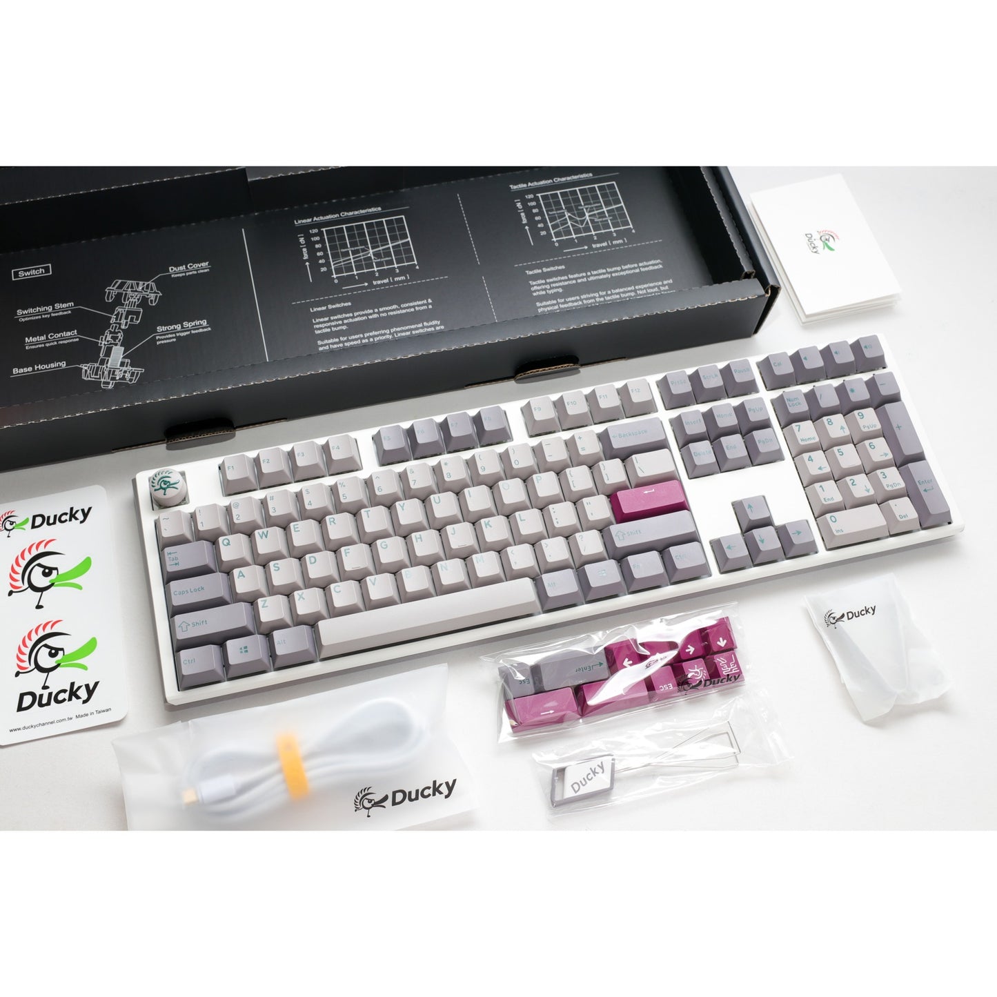 Ducky one 3 grigio nebbia, tastiera (grigio chiaro, layout us, rosso ciliegia mx, led rgb, pbt double-shot, hot-swapable, meccanica quack)